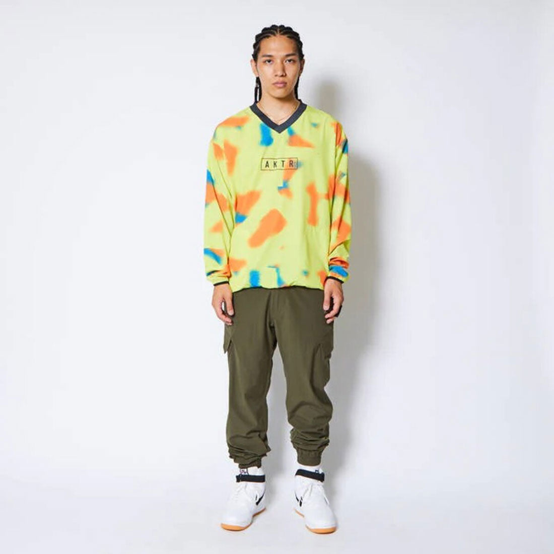 アクター AKTR AKTR SCRIBBLE V-NECK PULLOVER SHOOTINNG SHIRTS（アクター スクリブル Vネックプルオーバーシューティングシャツ） （YELLOW） YELLOW
