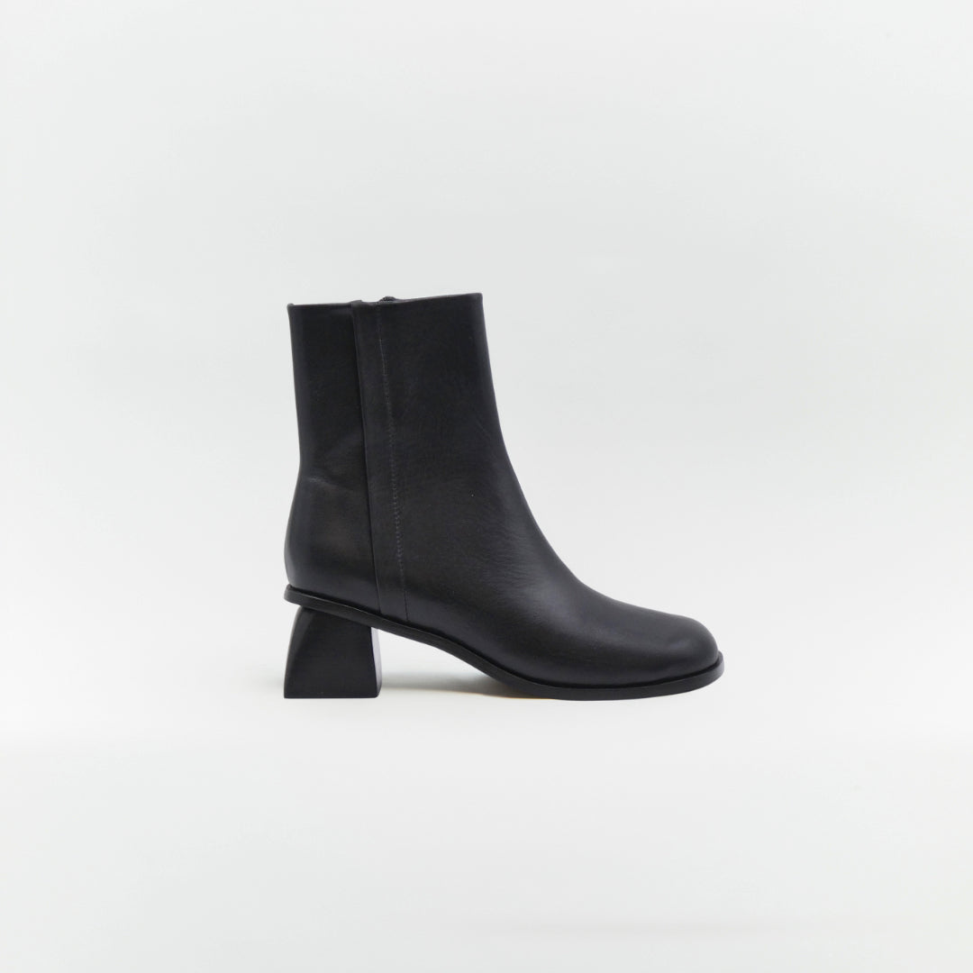 GRACE LEATHER BOOTS