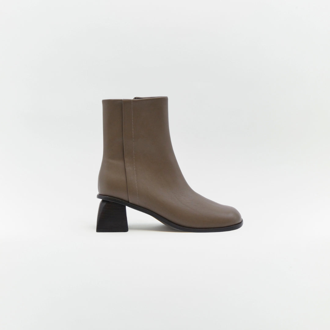 GRACE LEATHER BOOTS