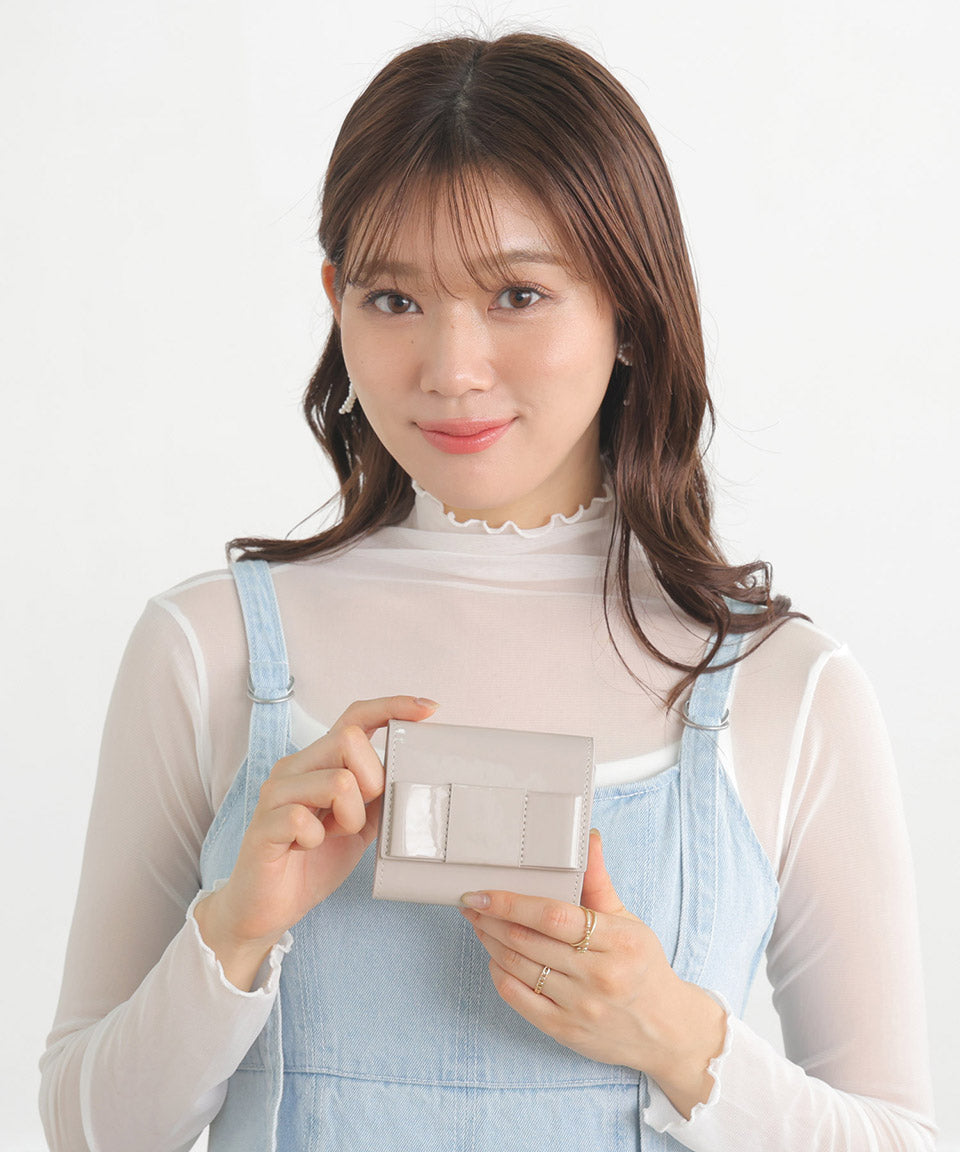 アルトローズ ALTROSE リボン 三つ折り財布 小さい 小銭入れ カード お札入れ ボックスコイン型 エナメル （ブラック） ブラック