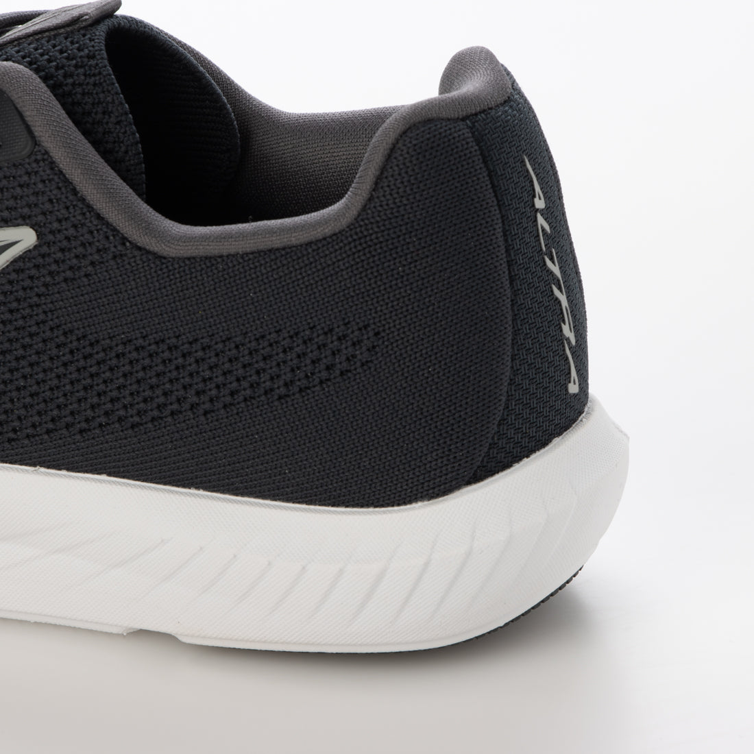 アルトラ ALTRA Escalante 4 ランニングシューズ （ブラック） ブラック