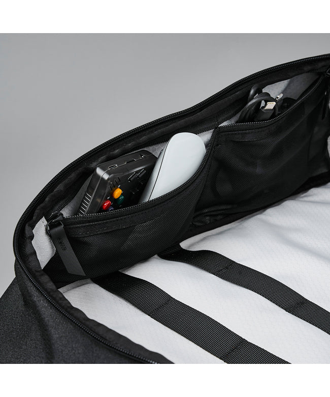 アルパカ ALPAKA 新商品/アルパカ/エレメンツトラベルバックパック/AXOFLUX/16インチPC/35L/ウエストベルト付【elem-tl-bp-axoflux】 （ブラック） ブラック