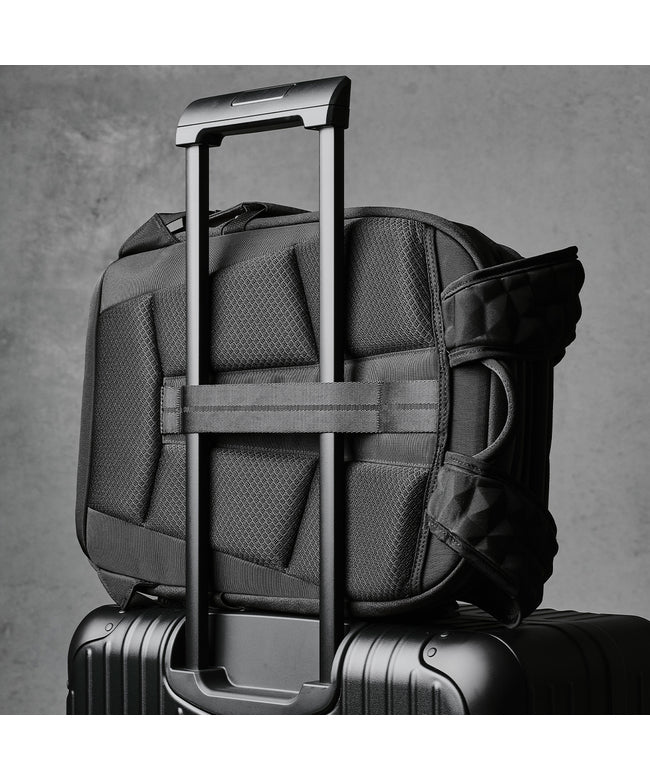 アルパカ ALPAKA 新商品/JALUX/アルパカ/elements backpack pro/エレメンツバックパックプロ/AXOFLUX/16インチPC/26L【elem-bp-p （ブラック） ブラック