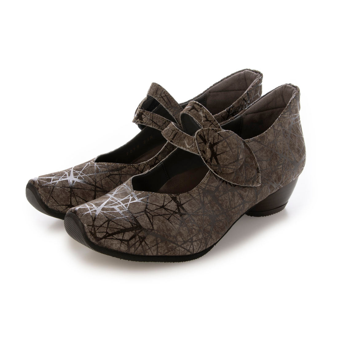 AMORA Wide instep belt heel pumps that are gentle on people with bunions