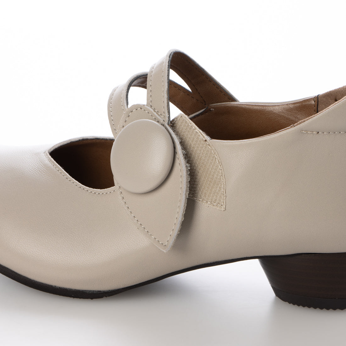 AMORA Wide instep belt heel pumps that are gentle on people with bunions