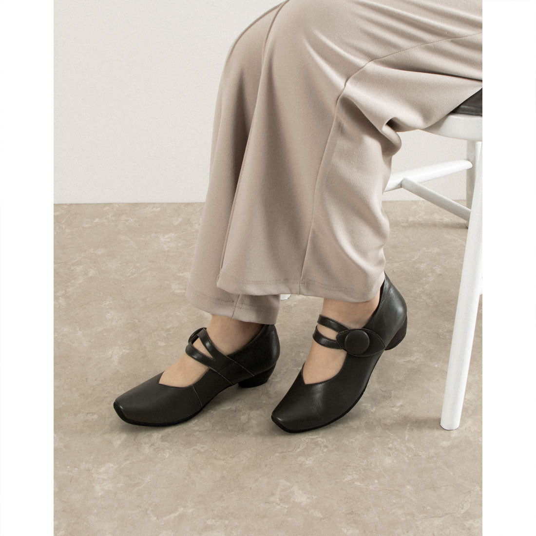 AMORA Wide instep belt heel pumps that are gentle on people with bunions