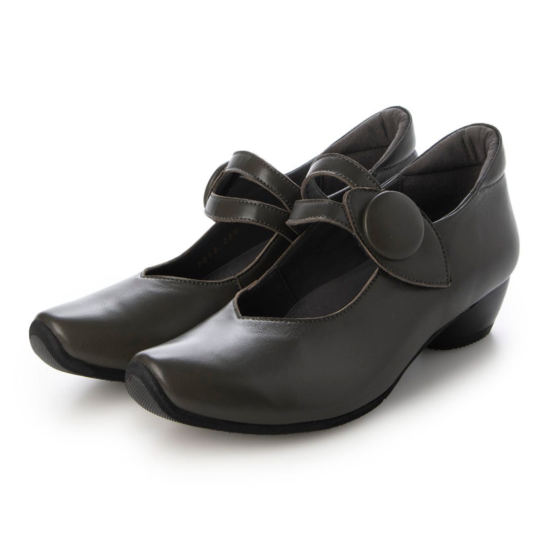 AMORA Wide instep belt heel pumps that are gentle on people with bunions