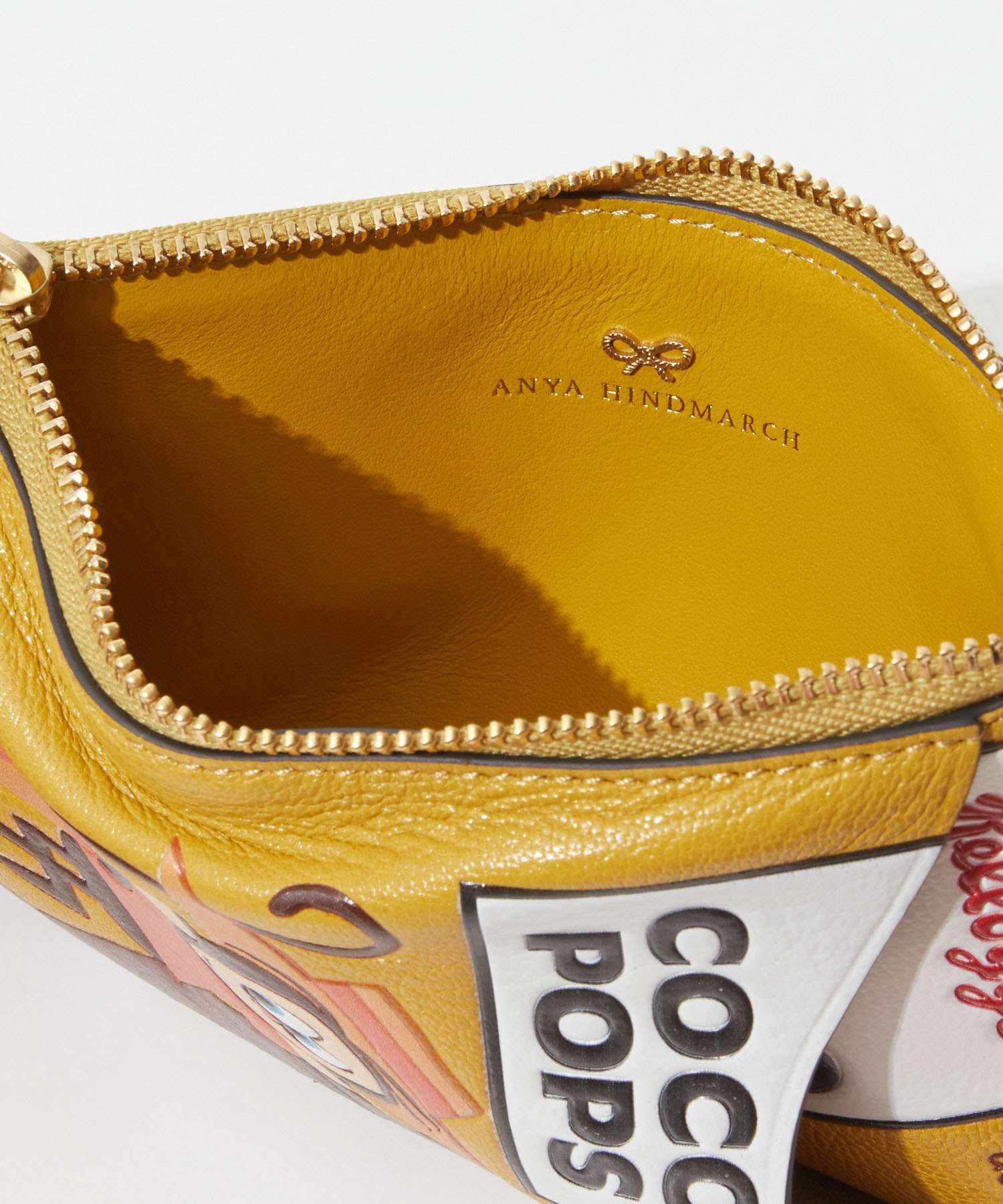 アニヤハインドマーチ Anya Hindmarch 5050925 179744 ショルダーバッグ ココポップス Anya Brands Zip Phone Pouch on Strap Coco Pops in Shiny Capra レディース