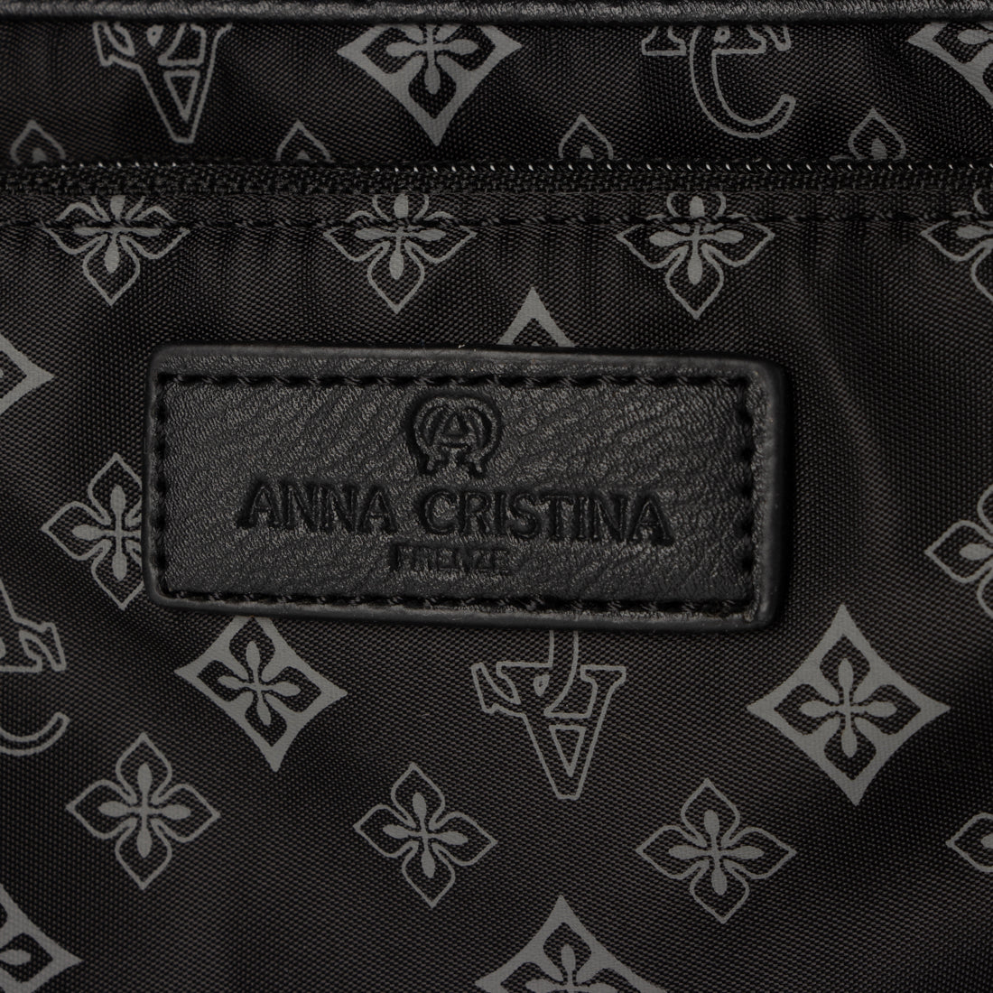 アンナ クリスティーナ ANNA CRISTINA キャリー対応ショルダーバッグ （049.ネイビー） 049.ネイビー