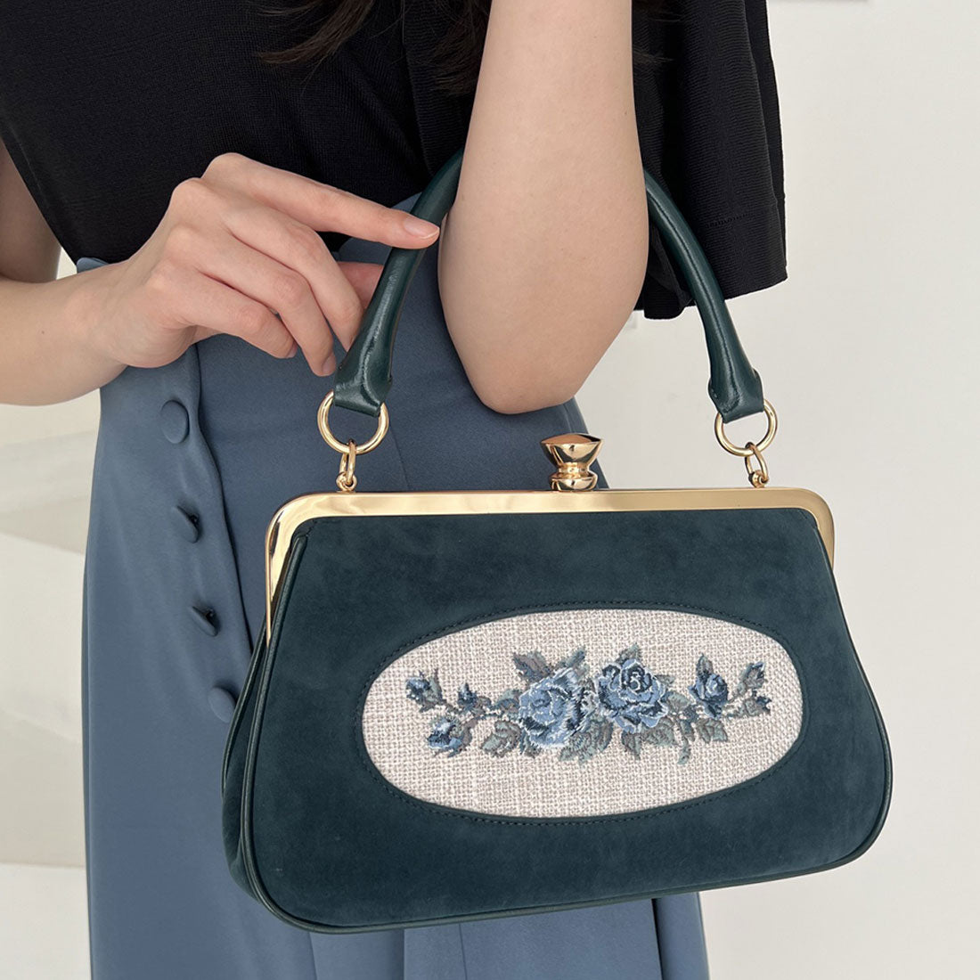 アンアナザーアンジェラス an another angelus フレームローズ刺繍クロップドがま口バッグ （BLUE GREEN） BLUE GREEN