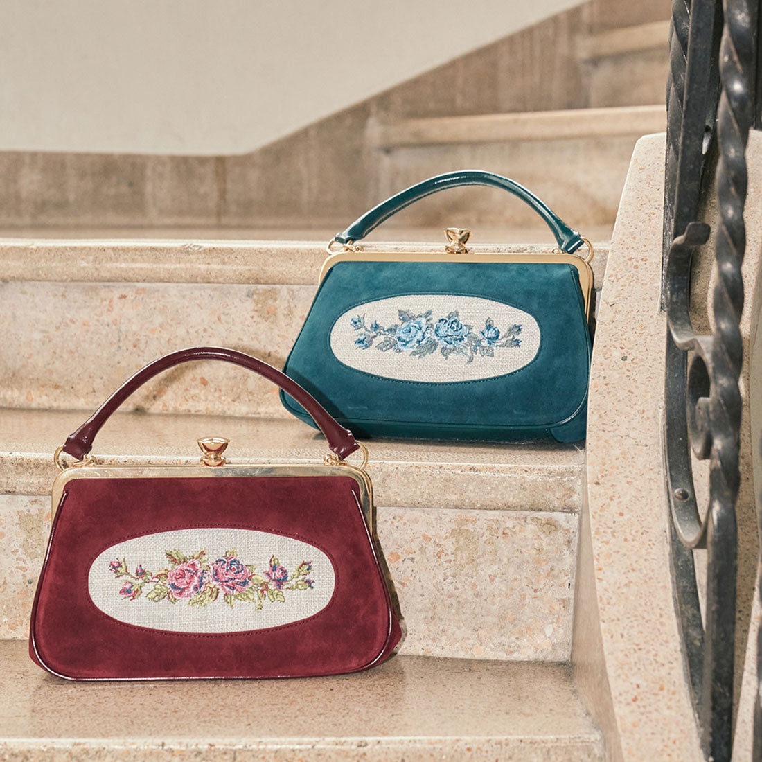 アンアナザーアンジェラス an another angelus フレームローズ刺繍クロップドがま口バッグ （BLUE GREEN） BLUE GREEN