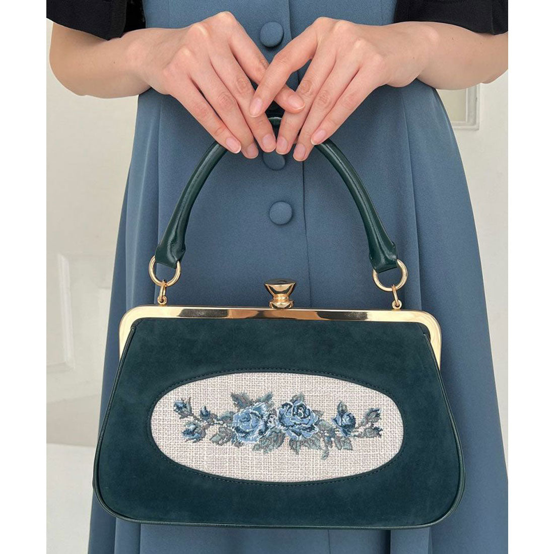 アンアナザーアンジェラス an another angelus フレームローズ刺繍クロップドがま口バッグ （BLUE GREEN） BLUE GREEN