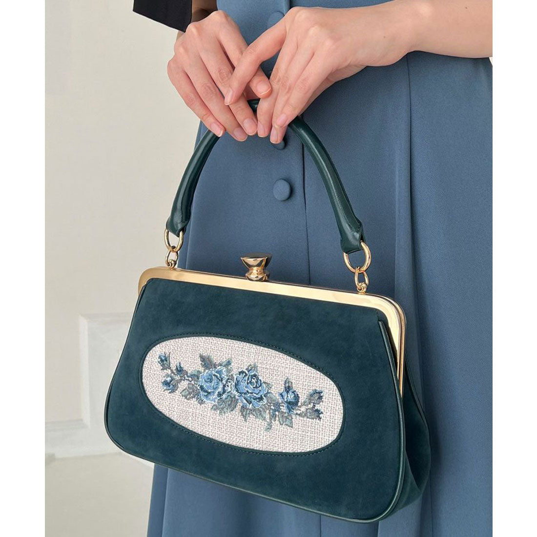 アンアナザーアンジェラス an another angelus フレームローズ刺繍クロップドがま口バッグ （BLUE GREEN） BLUE GREEN