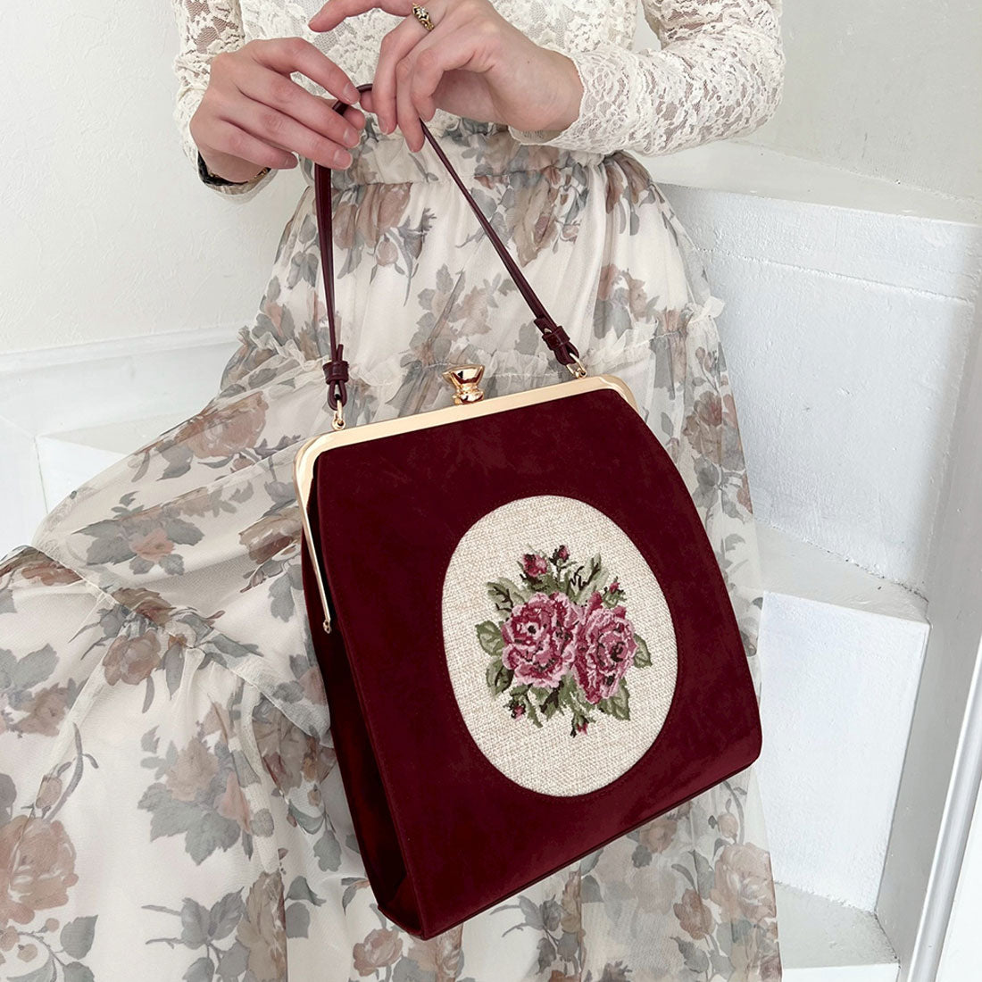 アンアナザーアンジェラス an another angelus カメオローズ刺繍スクエアがま口バッグ （BORDEAUX） BORDEAUX