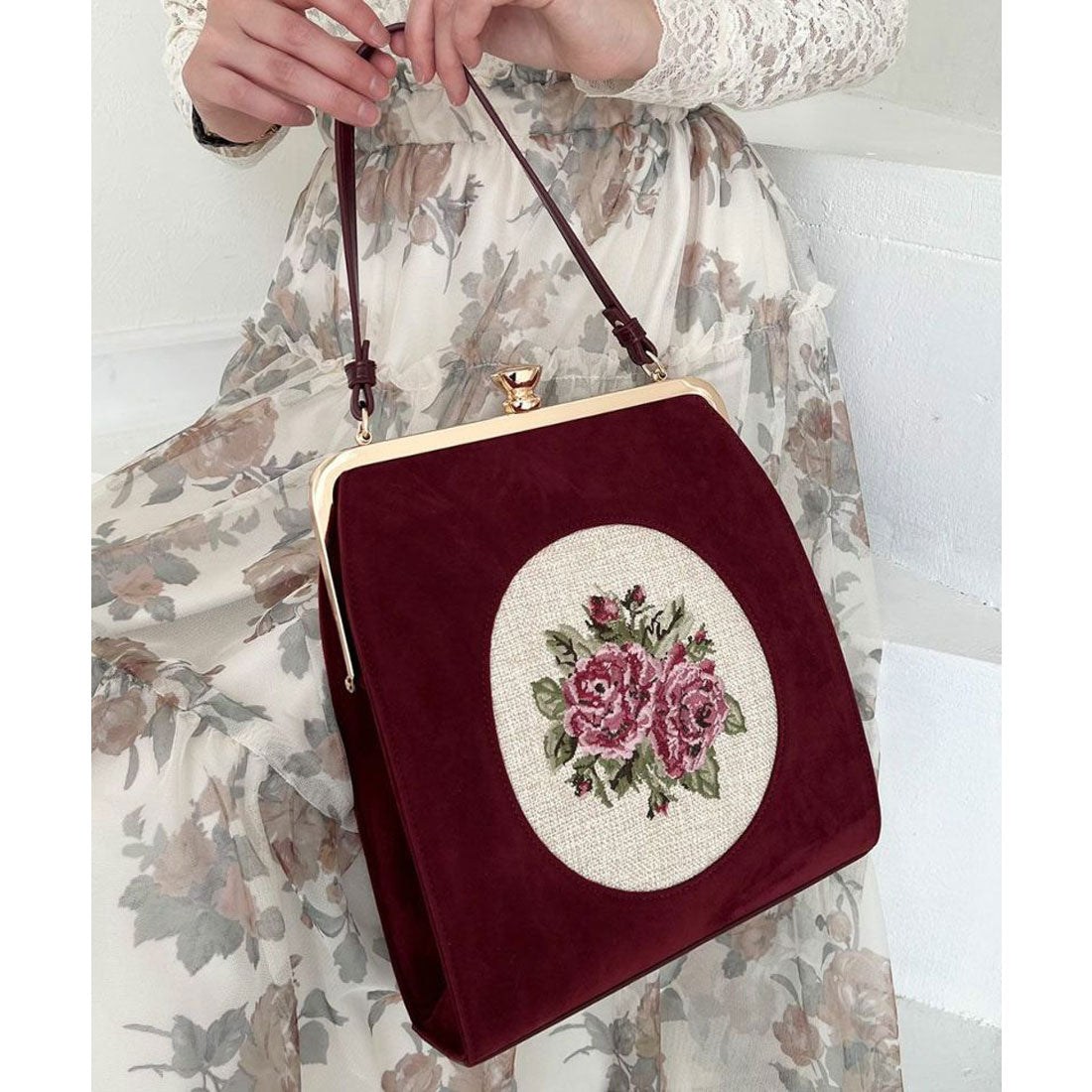 アンアナザーアンジェラス an another angelus カメオローズ刺繍スクエアがま口バッグ （BORDEAUX） BORDEAUX