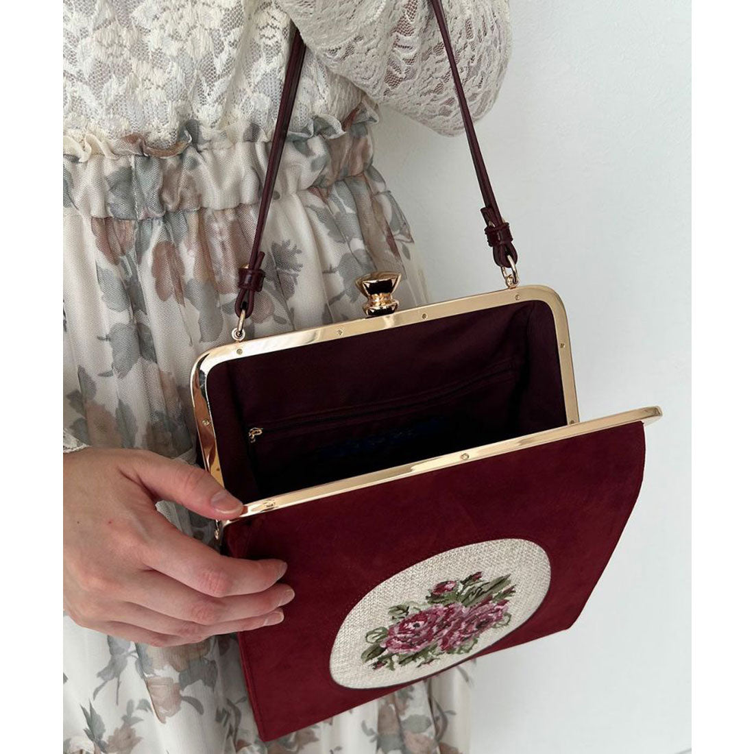 アンアナザーアンジェラス an another angelus カメオローズ刺繍スクエアがま口バッグ （BORDEAUX） BORDEAUX