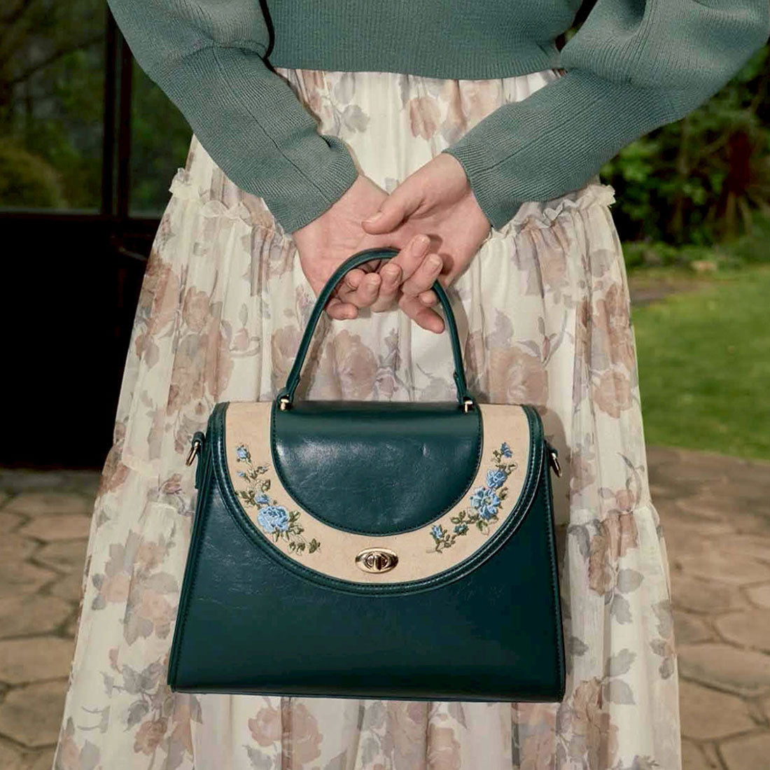 アンアナザーアンジェラス an another angelus サークルフラップ刺繍台形バッグ （BLUE GREEN） BLUE GREEN