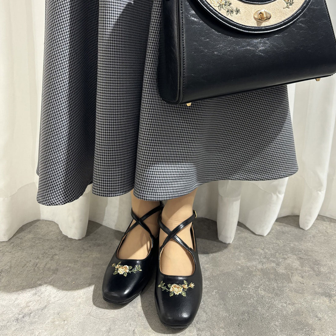 アンアナザーアンジェラス an another angelus 刺繍入りクロスストラップパンプス （BLACK） BLACK