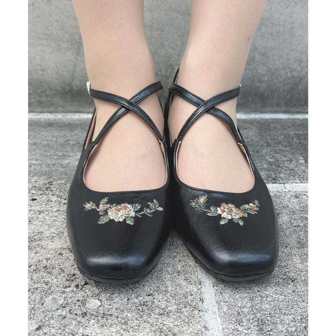 アンアナザーアンジェラス an another angelus 刺繍入りクロスストラップパンプス （BLACK） BLACK