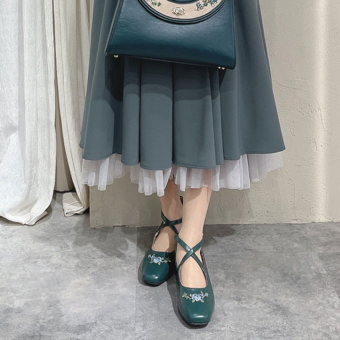 アンアナザーアンジェラス an another angelus 刺繍入りクロスストラップパンプス （BLUE GREEN） BLUE GREEN