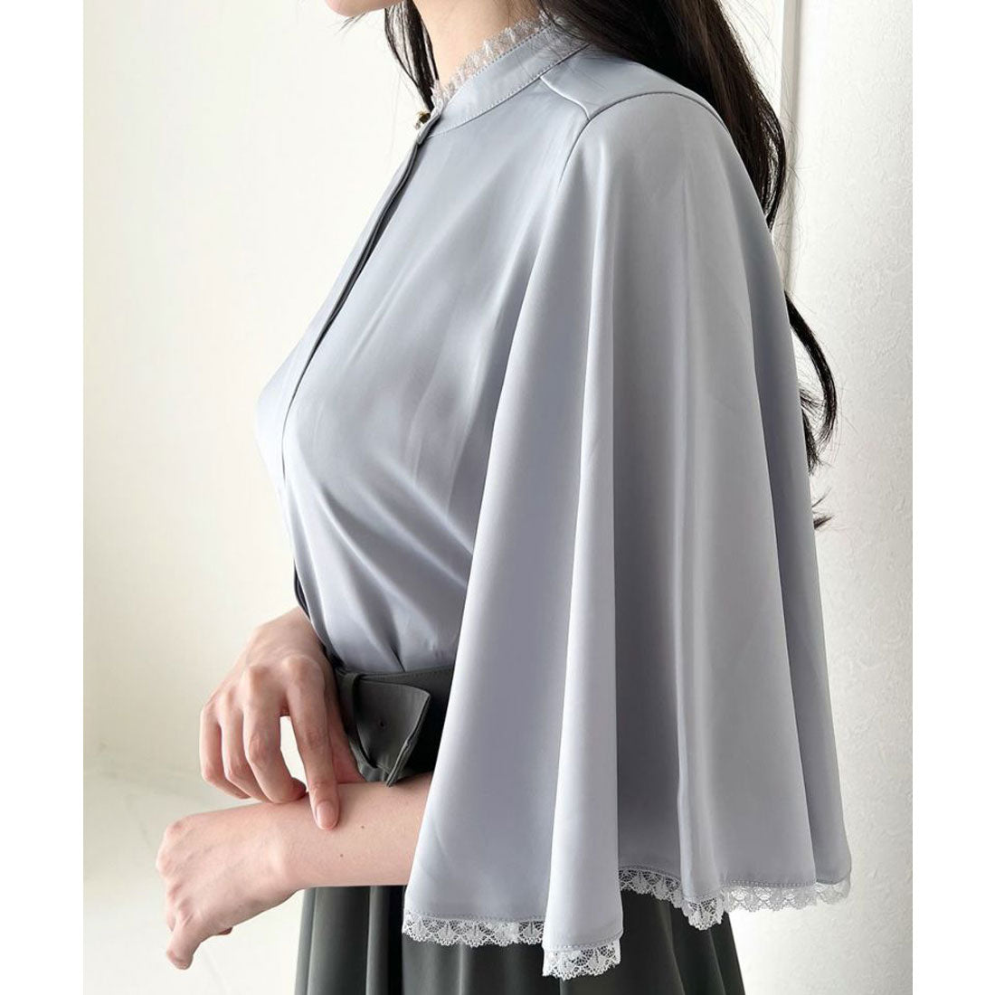アンアナザーアンジェラス an another angelus レース使いケープスリーブブラウス （BLUE GRAY） BLUE GRAY