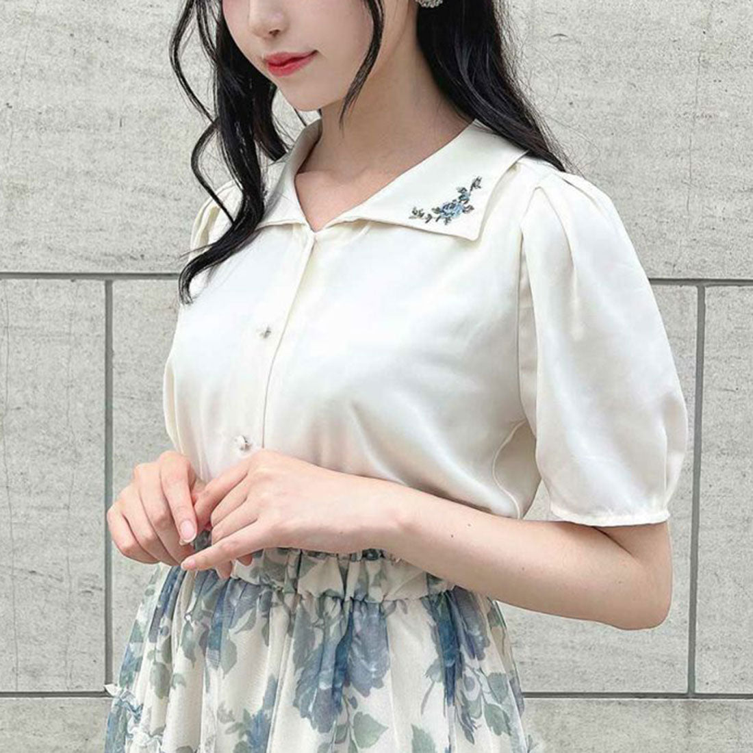 アンアナザーアンジェラス an another angelus 【洗える】プチローズ刺繍入り変形衿ブラウス （IVORY） IVORY