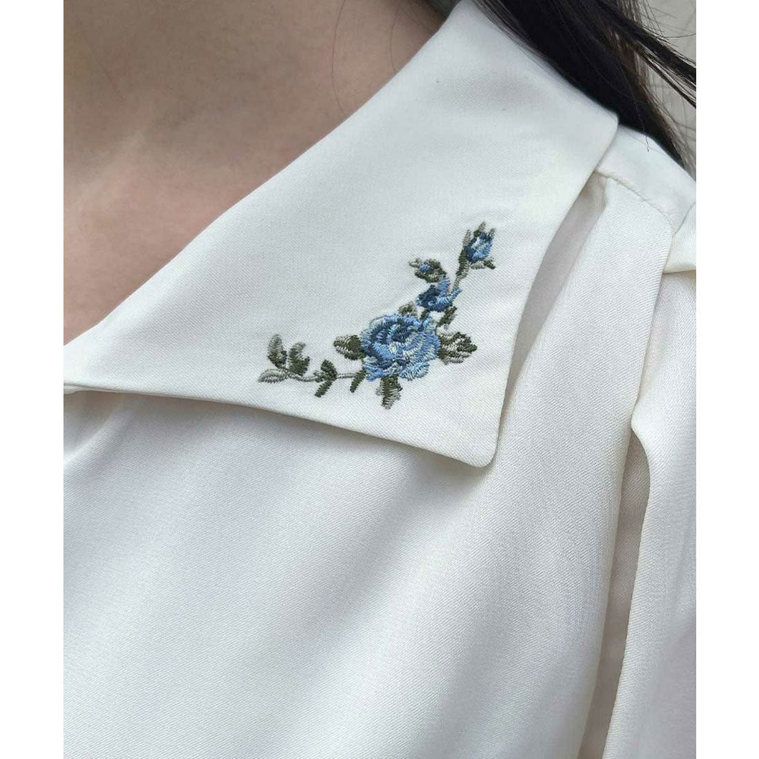 アンアナザーアンジェラス an another angelus 【洗える】プチローズ刺繍入り変形衿ブラウス （IVORY） IVORY