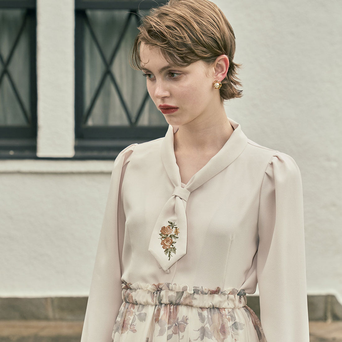 アンアナザーアンジェラス an another angelus 【洗える/セットアップ可能】ローズ刺繍ショールカラーネクタイブラウス （L/BEIGE） L/BEIGE