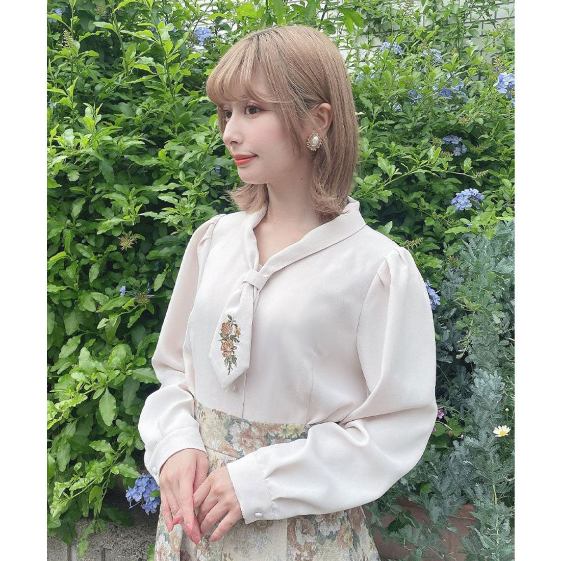 アンアナザーアンジェラス an another angelus 【洗える/セットアップ可能】ローズ刺繍ショールカラーネクタイブラウス （L/BEIGE） L/BEIGE