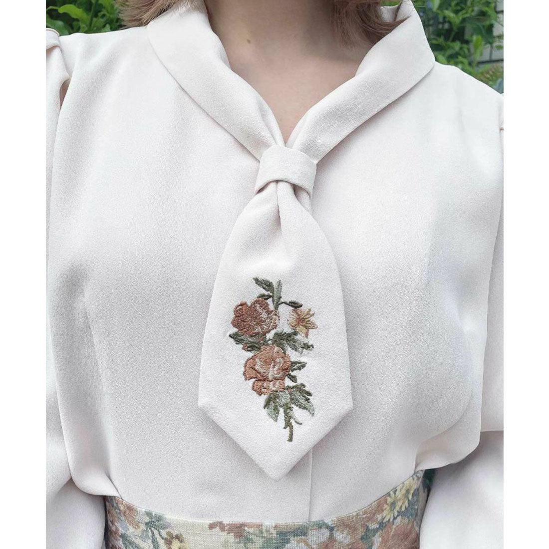 アンアナザーアンジェラス an another angelus 【洗える/セットアップ可能】ローズ刺繍ショールカラーネクタイブラウス （L/BEIGE） L/BEIGE