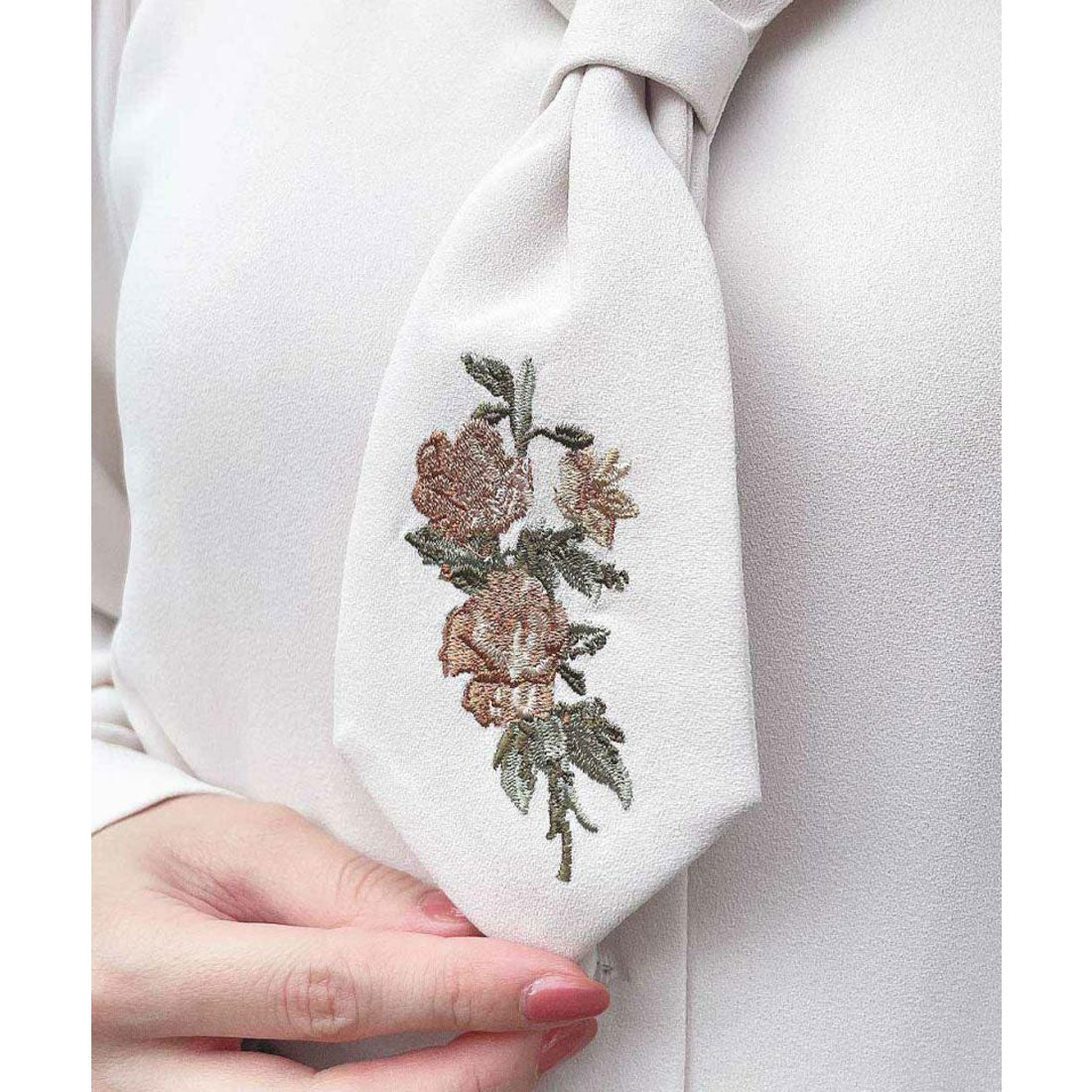 アンアナザーアンジェラス an another angelus 【洗える/セットアップ可能】ローズ刺繍ショールカラーネクタイブラウス （L/BEIGE） L/BEIGE