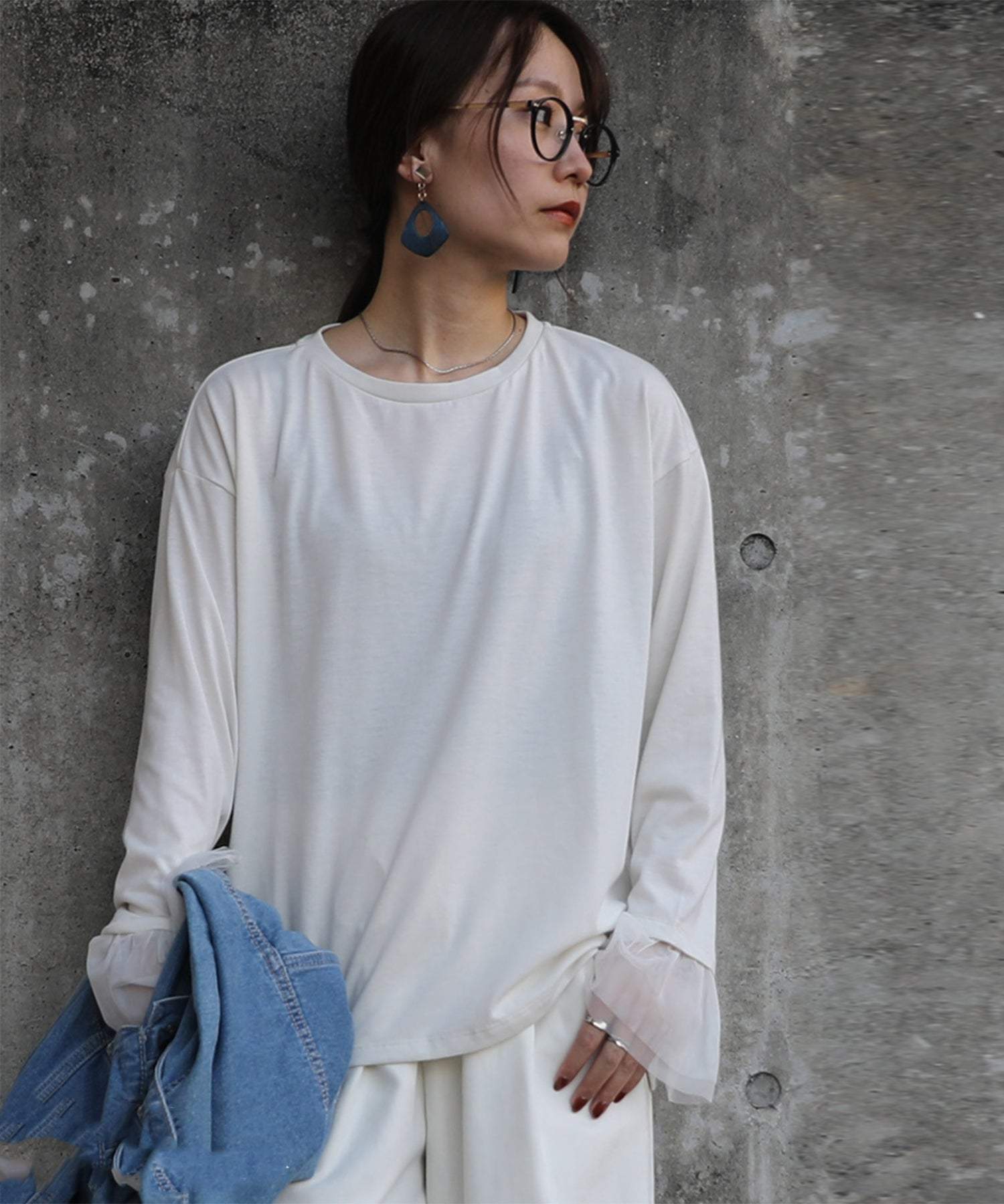 アンドイット and it_ 袖チュール長袖tシャツ トップス レディース きれいめ 大人カワイイ 1枚でも決まる M L 白 黒 ロンT  Tシャツ 無地 かわいい （オフホワイト） オフホワイト
