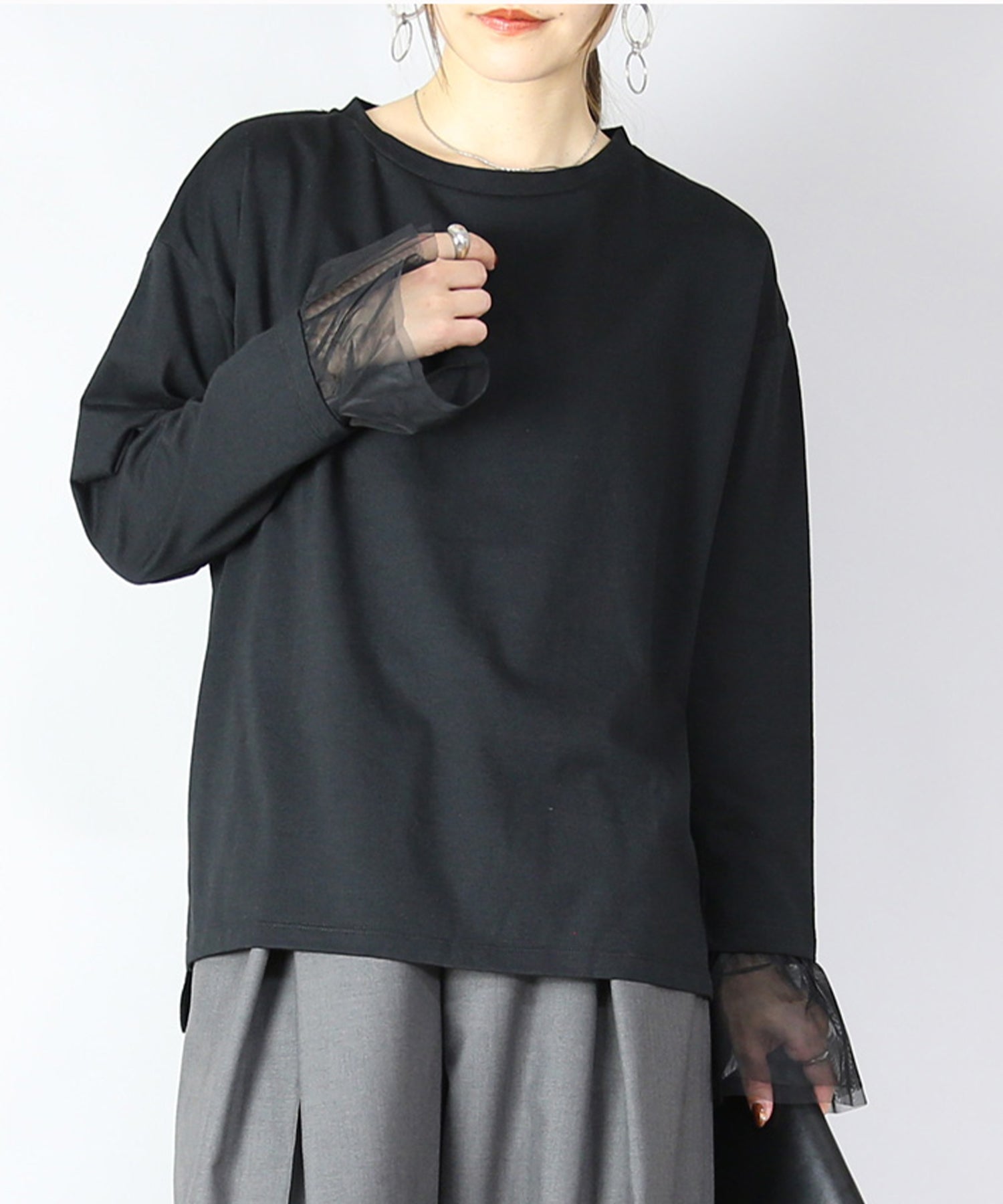 アンドイット and it_ 袖チュール長袖tシャツ トップス レディース きれいめ 大人カワイイ 1枚でも決まる M L 白 黒 ロンT  Tシャツ 無地 かわいい （ブラック） ブラック