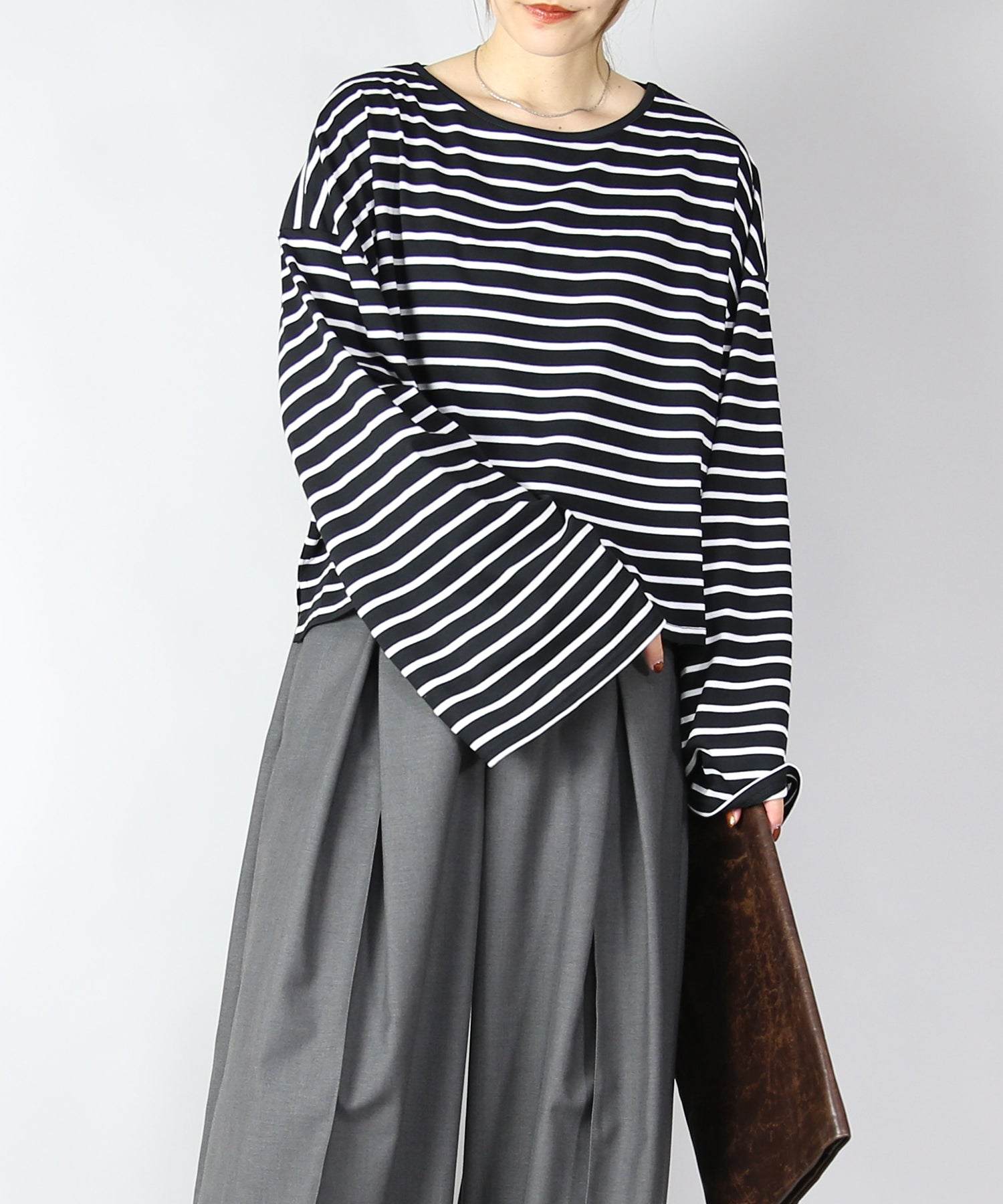 アンドイット and it_ ドロップショルダー長袖ボーダーショートカットソー 新作 トップス 秋服 きれいめ かわいい 長袖 Tシャツ ロンTEE ロンT ワイド袖 1枚で決まる ボーダー ショート丈 （113ブラックxホワイト） 113ブラックxホワイト