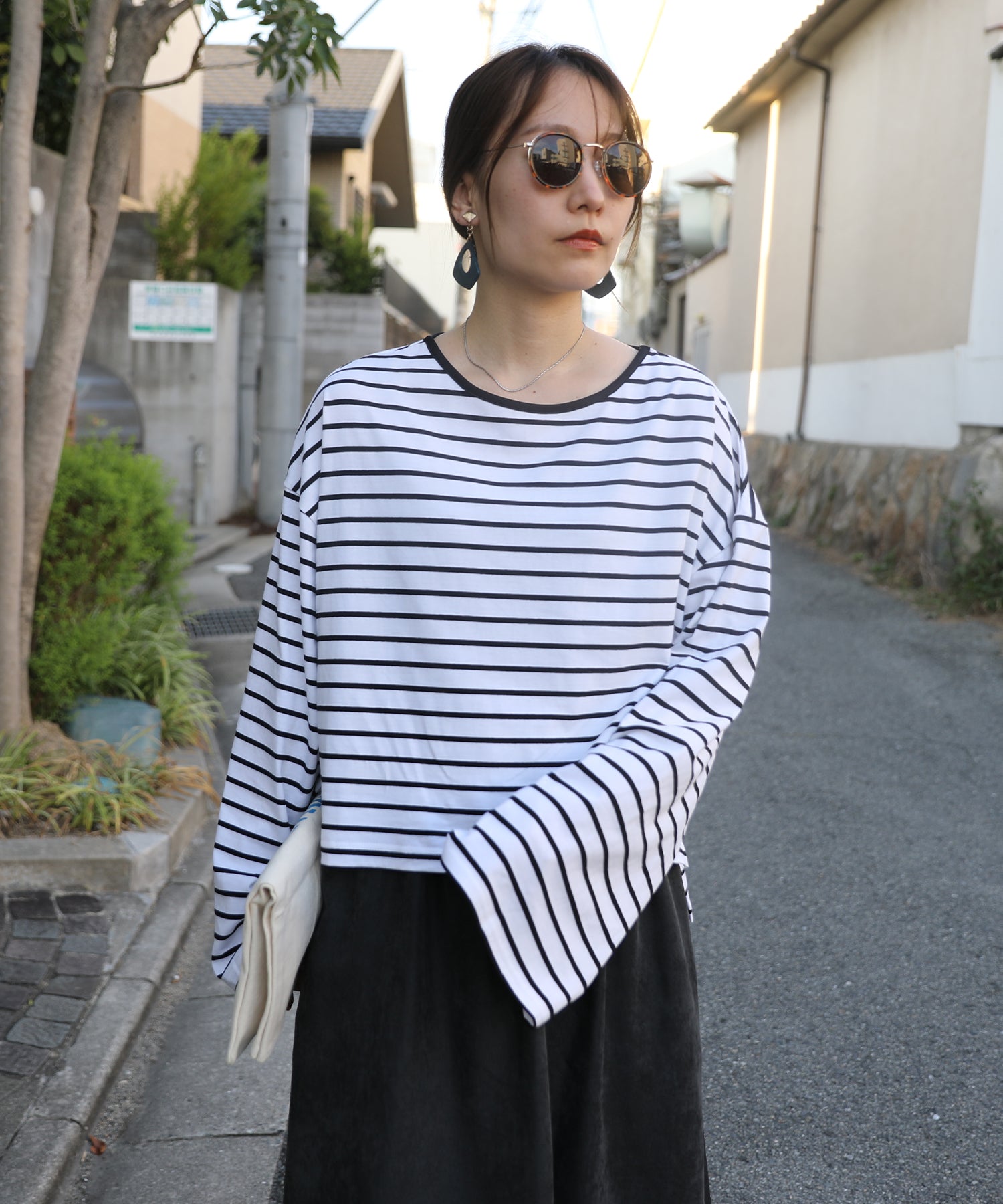 アンドイット and it_ ドロップショルダー長袖ボーダーショートカットソー 新作 トップス 秋服 きれいめ かわいい 長袖 Tシャツ ロンTEE ロンT ワイド袖 1枚で決まる ボーダー ショート丈 （112ホワイトxブラック） 112ホワイトxブラック