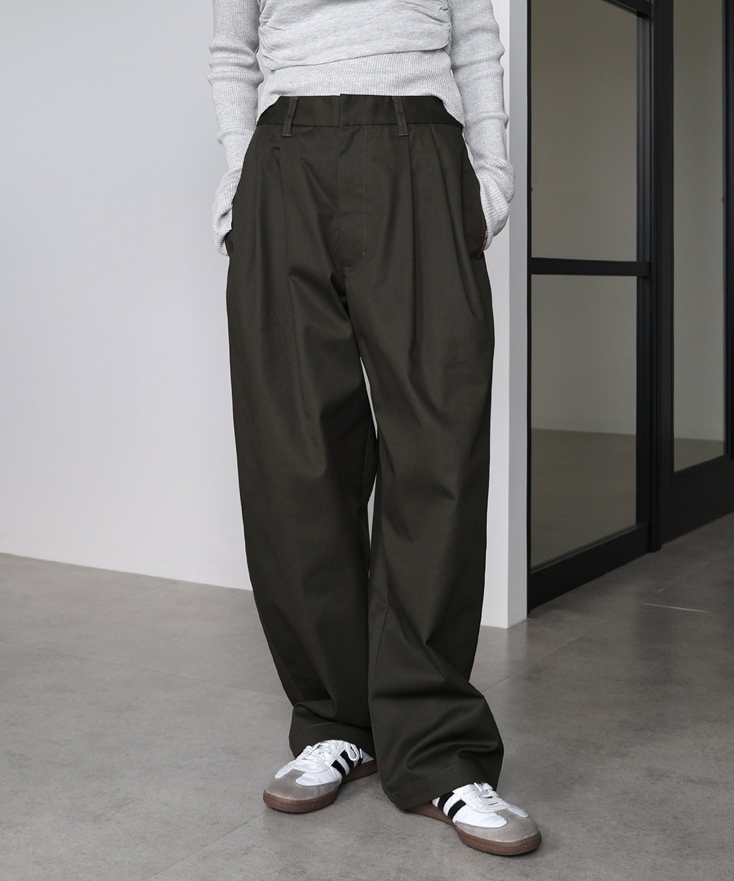 アンドミー andme TCツイル 2タック テーパード ロング パンツ,カーキ