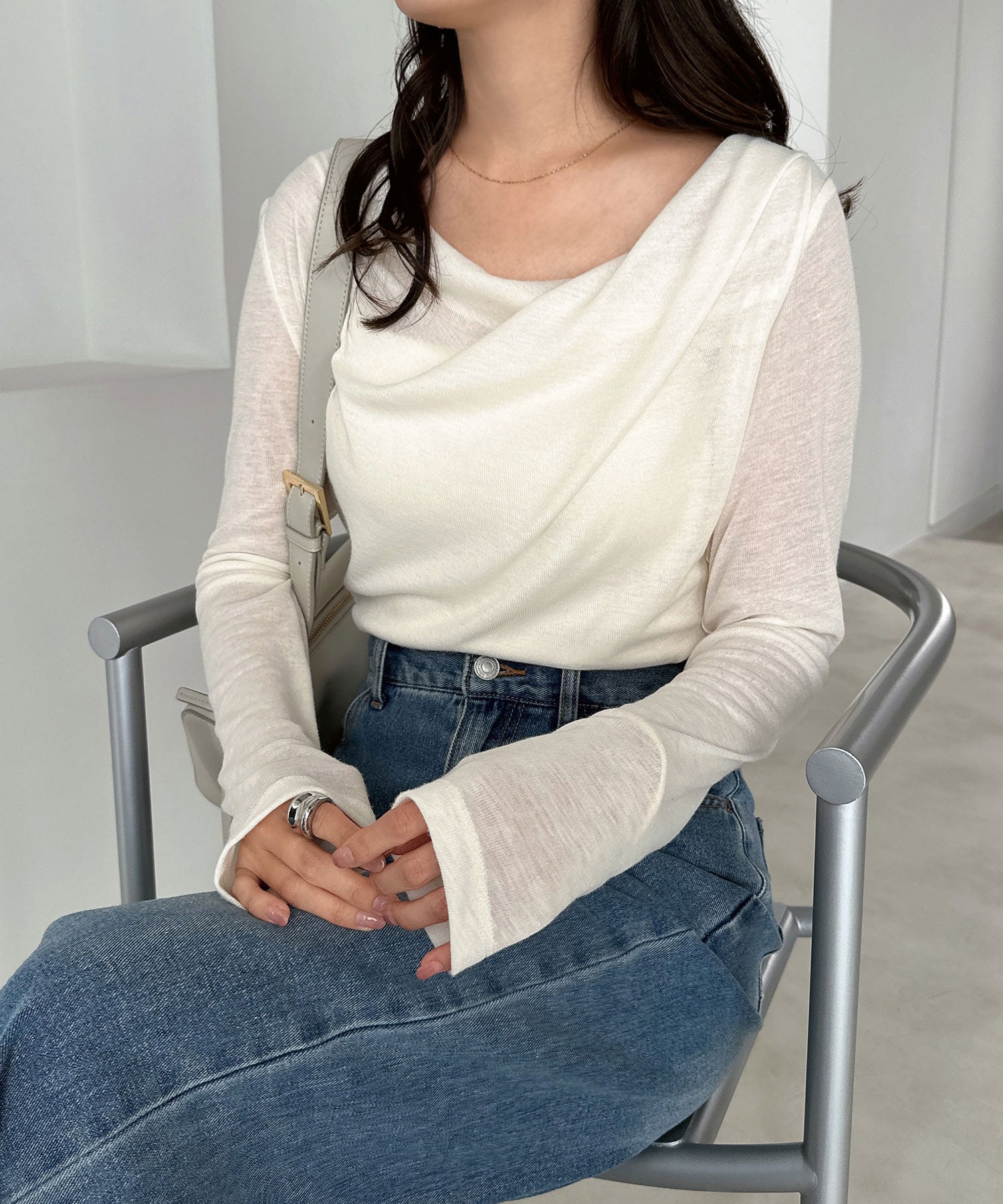 アンドミー andme ドレープ ネック オフショルダー シアー トップス （アイボリー） アイボリー