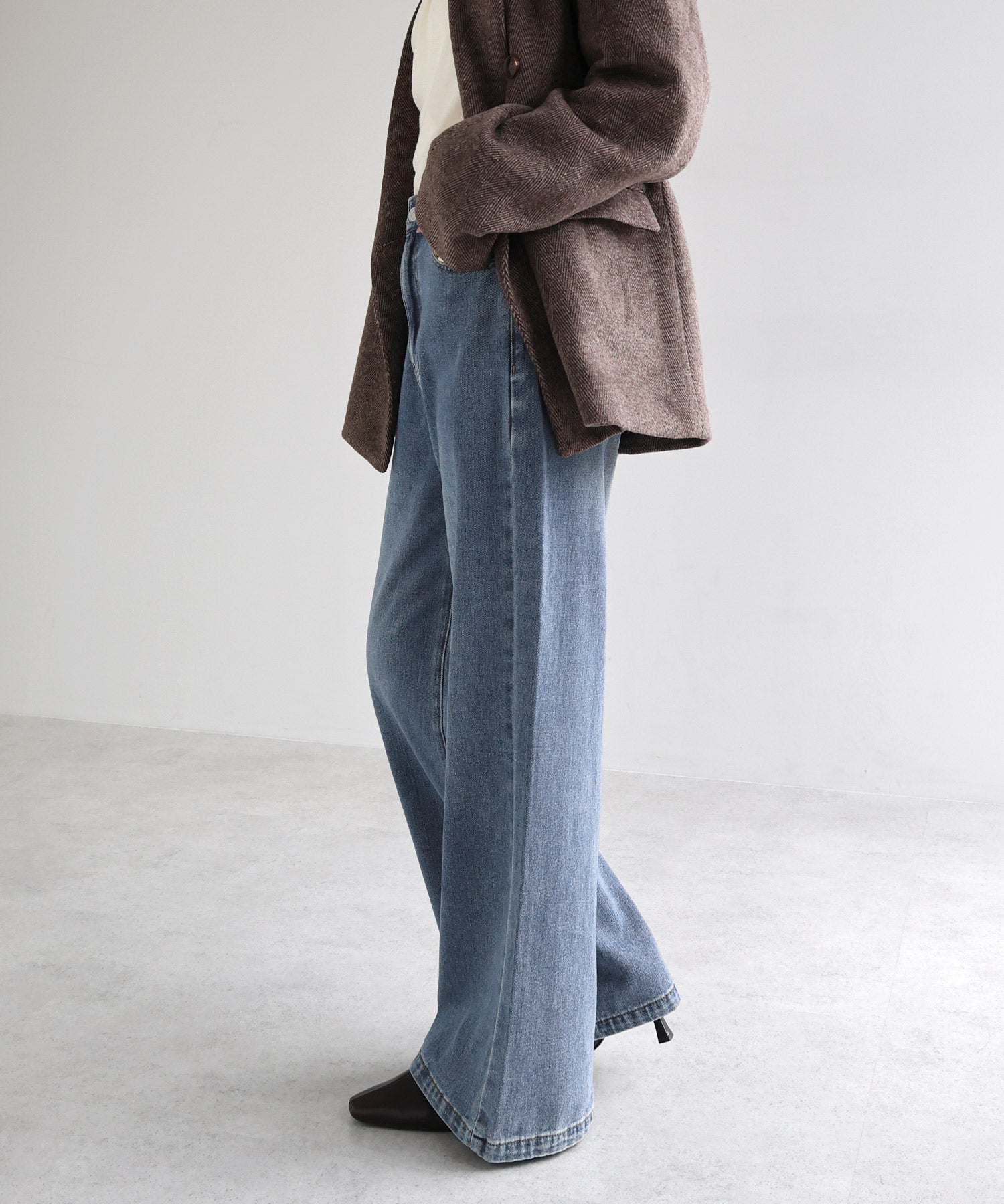 アンドミー andme セミフレア デニム パンツ （ブルー） ブルー