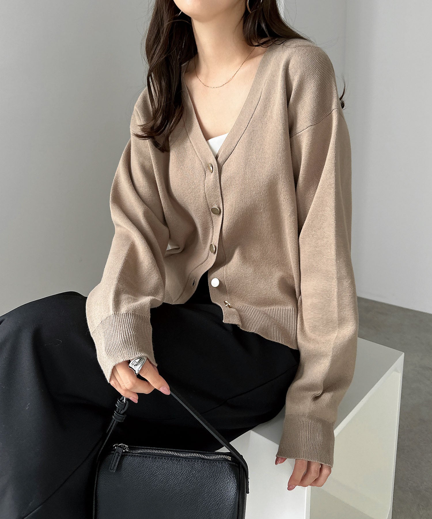 アンドミー andme メタルボタン 長袖 Vネック ニット カーディガン （ベージュ） ベージュ