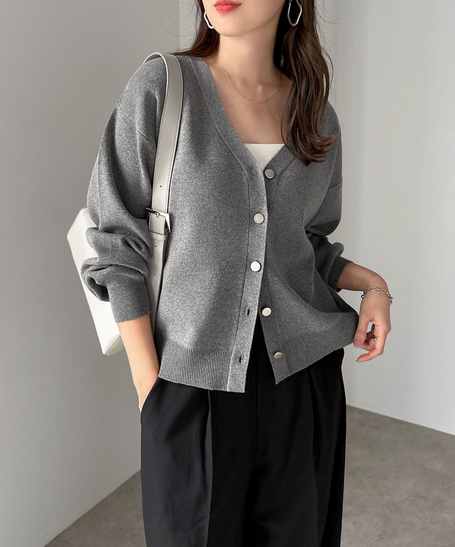 アンドミー andme メタルボタン 長袖 Vネック ニット カーディガン （グレー） グレー