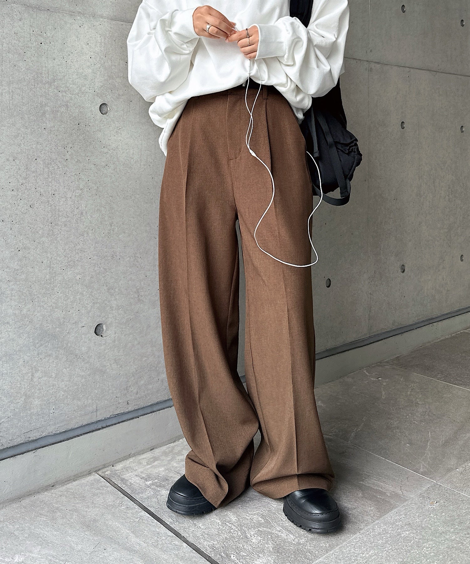 アンドミー andme タック スラックス ワイド パンツ （ブラウン） ブラウン
