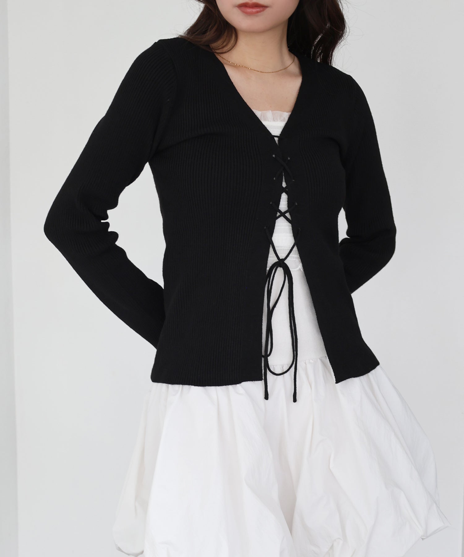 アンドミー andme レースアップ リボン 2way リブ ニット トップス （ブラック） ブラック