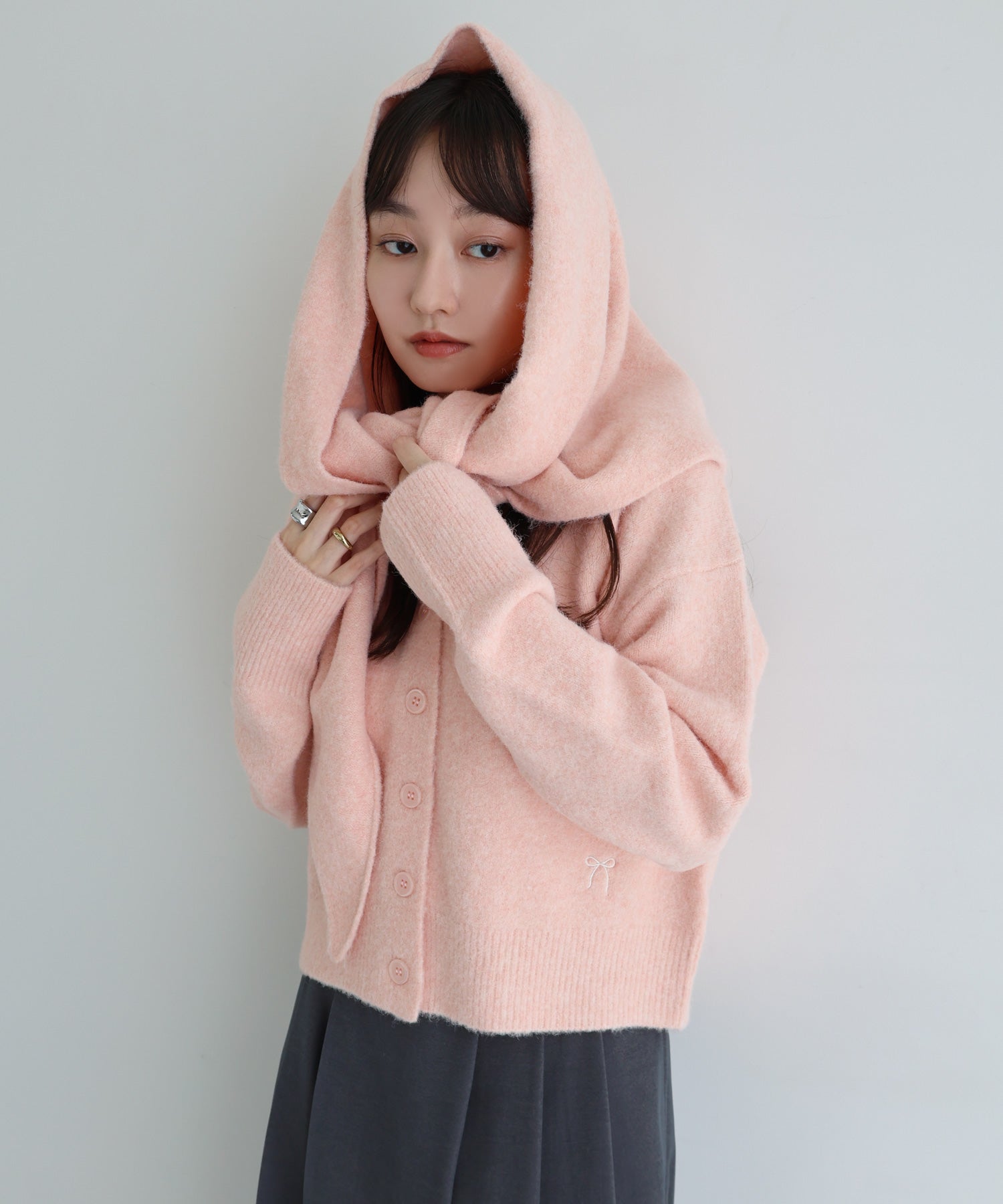 アンドミー andme 同色 ストール付き リボン 刺繍 ニット カーディガン （ピンク） ピンク