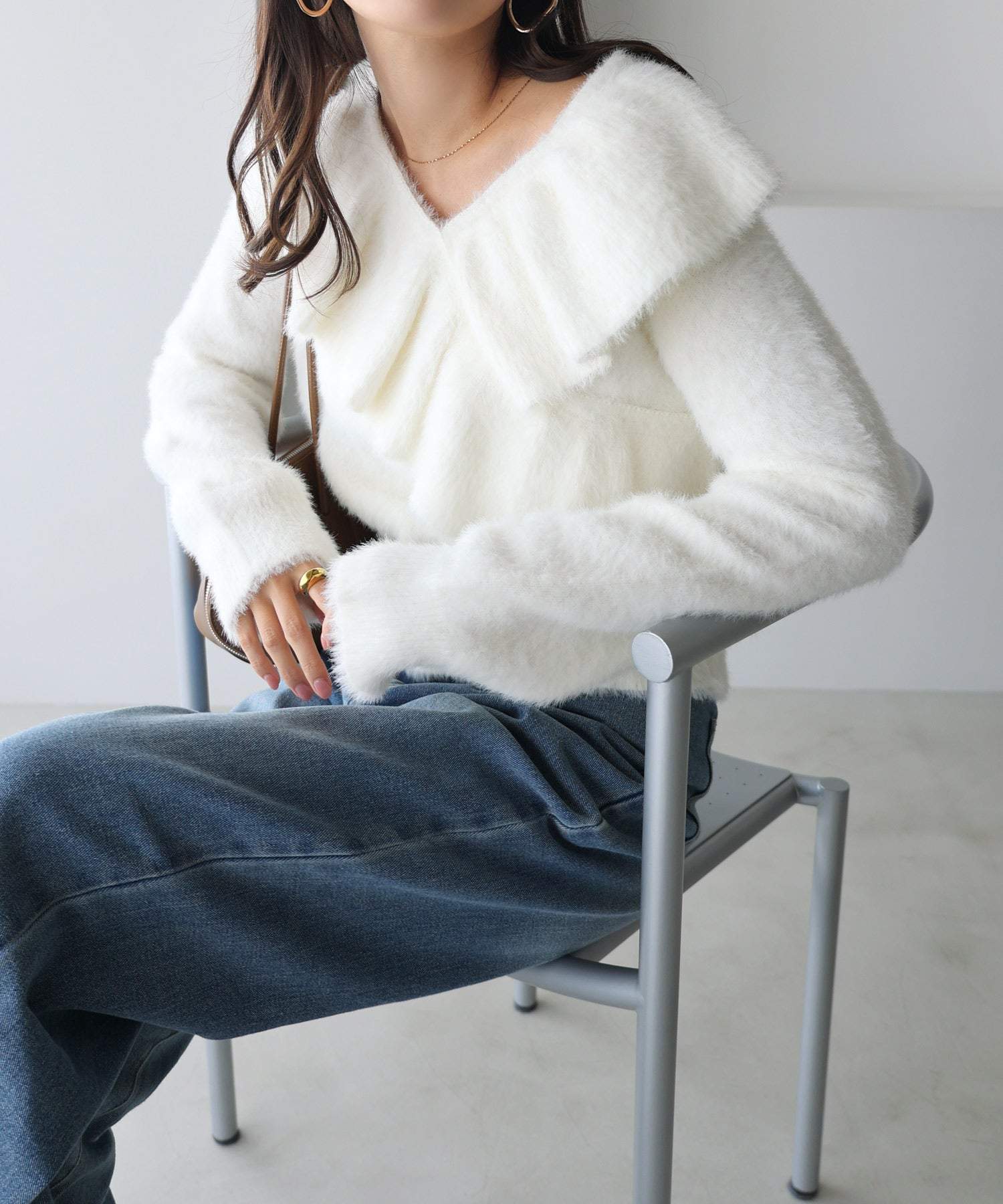 アンドミー andme シャギー 起毛 クロス フリル ニット トップス （アイボリー） アイボリー