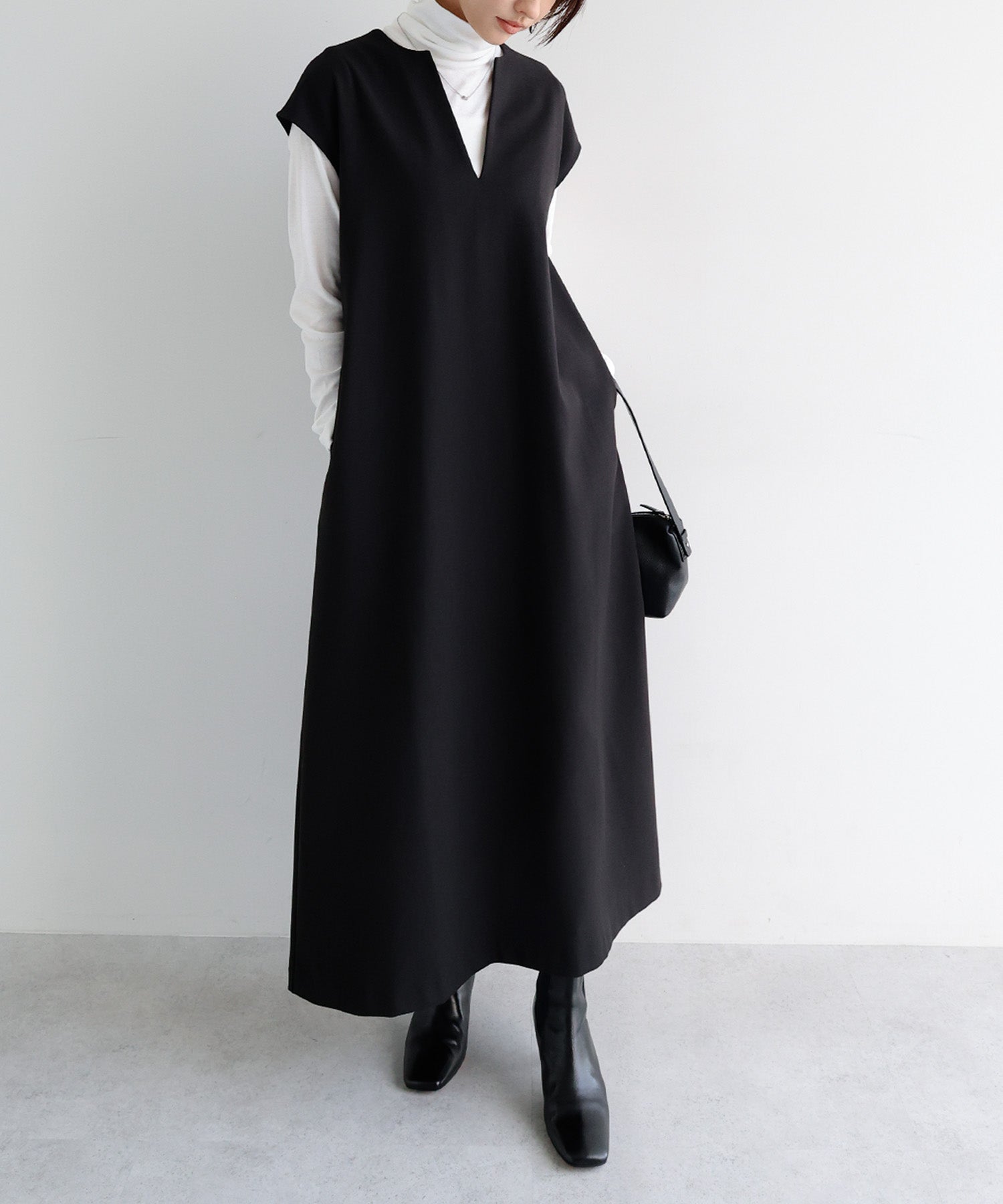アンドミー andme ウール混 Vネック ロング ワンピース （ブラック） ブラック