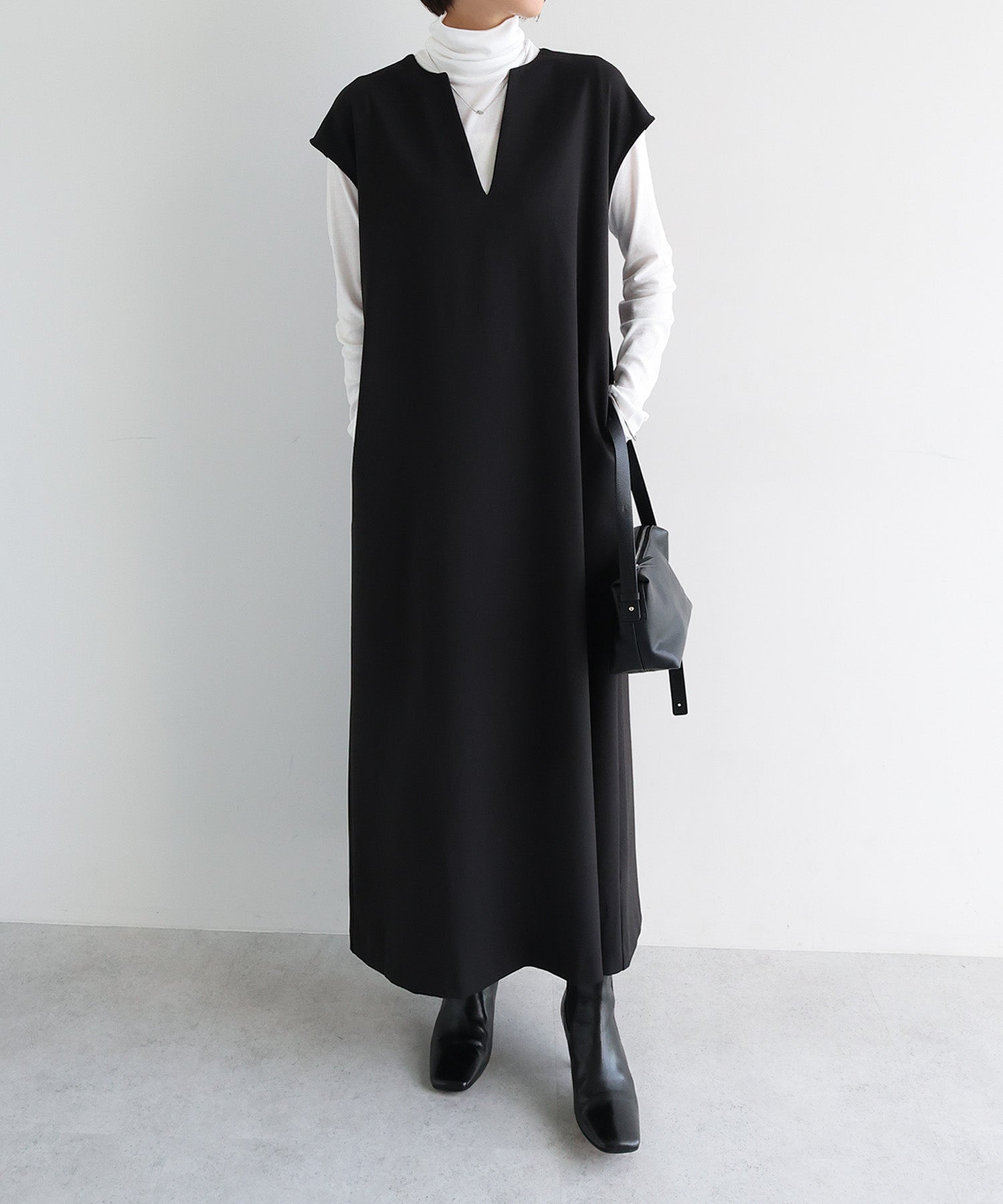 アンドミー andme ウール混 Vネック ロング ワンピース （ブラック） ブラック