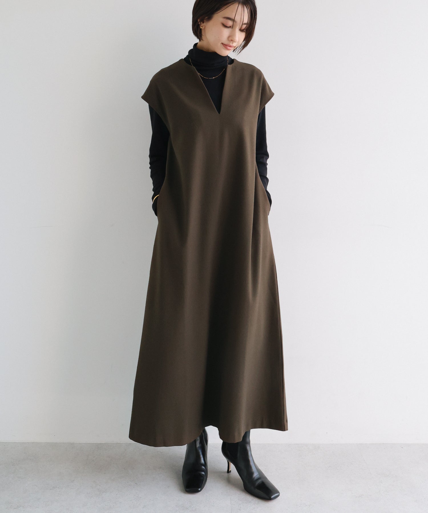 アンドミー andme ウール混 Vネック ロング ワンピース （カーキブラウン） カーキブラウン
