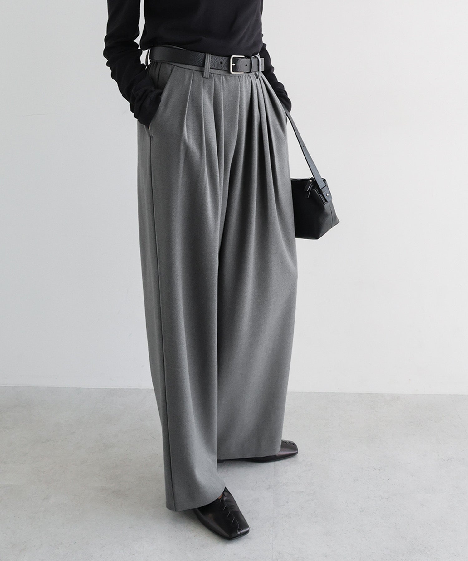 アンドミー andme ウール混 タック ワイド パンツ （グレー） グレー