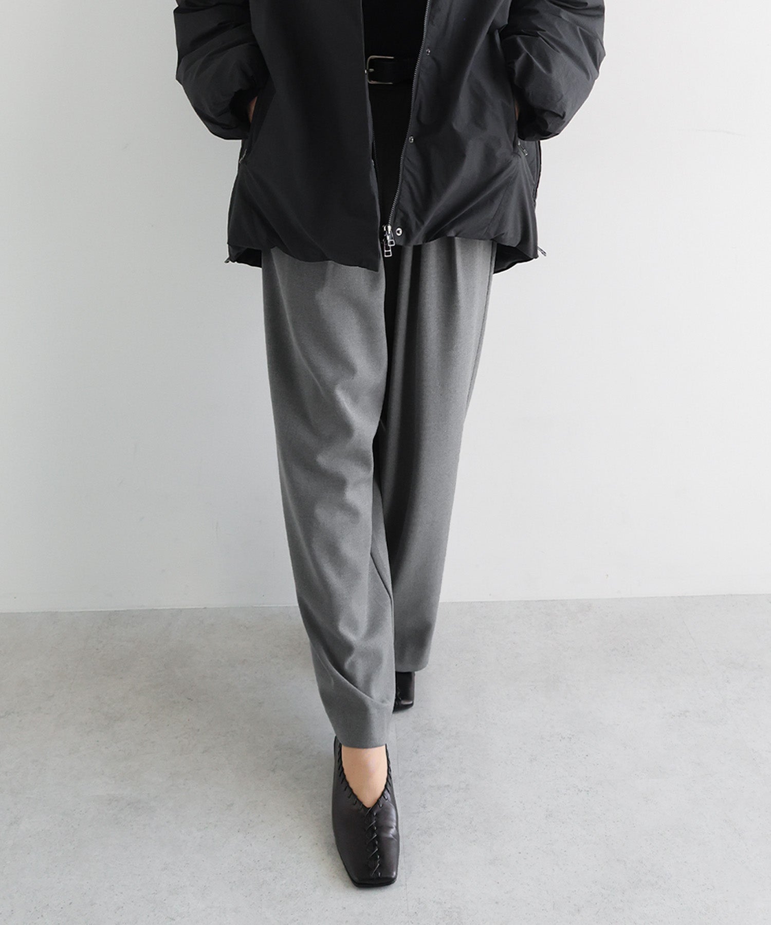 アンドミー andme ウール混 タック ワイド パンツ （グレー） グレー