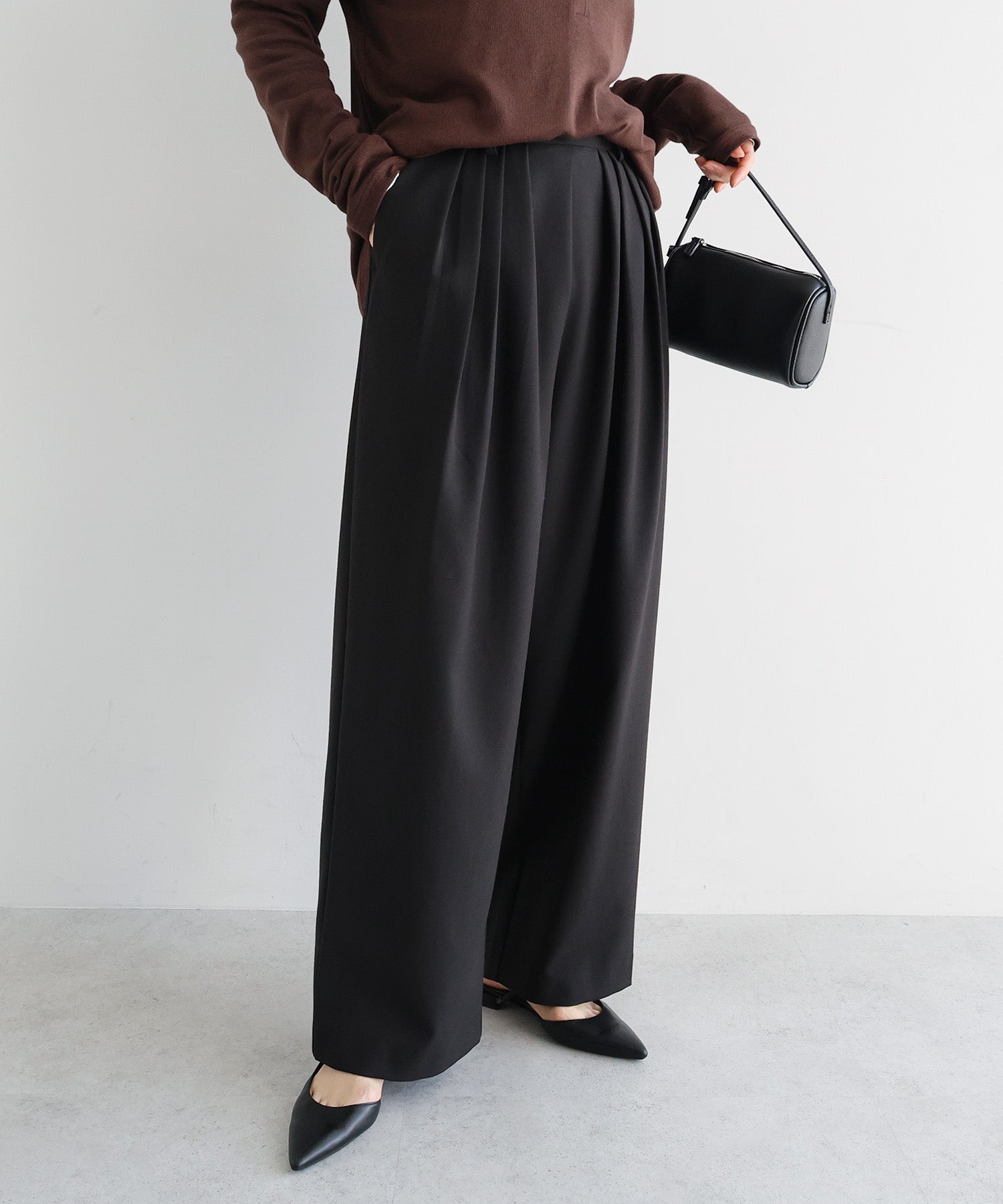 アンドミー andme ウール混 タック ワイド パンツ （ブラック） ブラック